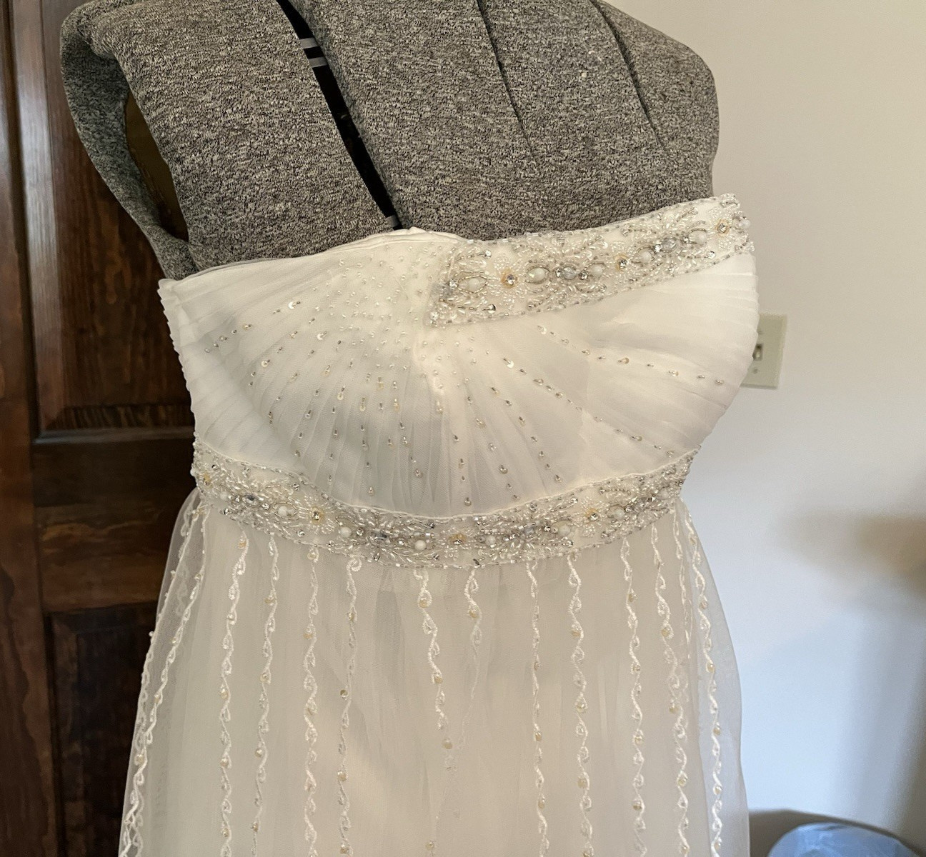Pronovias Off-White Empire waist Strapless Belted Wedding Dress 8 or 10 beaded