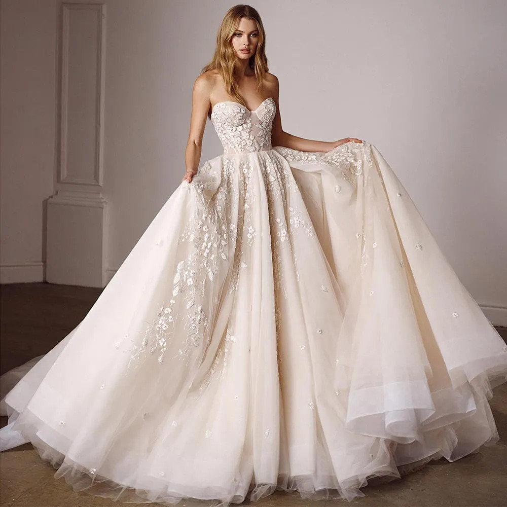 Elegant Beaded Wedding Dresses Sweetheart Bridal Gowns Lace Applique Sweep Train