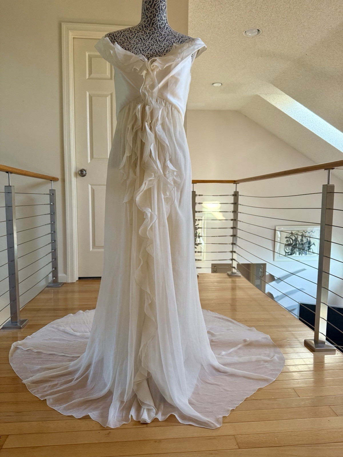 CAROLINA HERRERA 6 (10) Ivory Silk Chiffon OffShoulder Ruffled Wedding Dress NEW