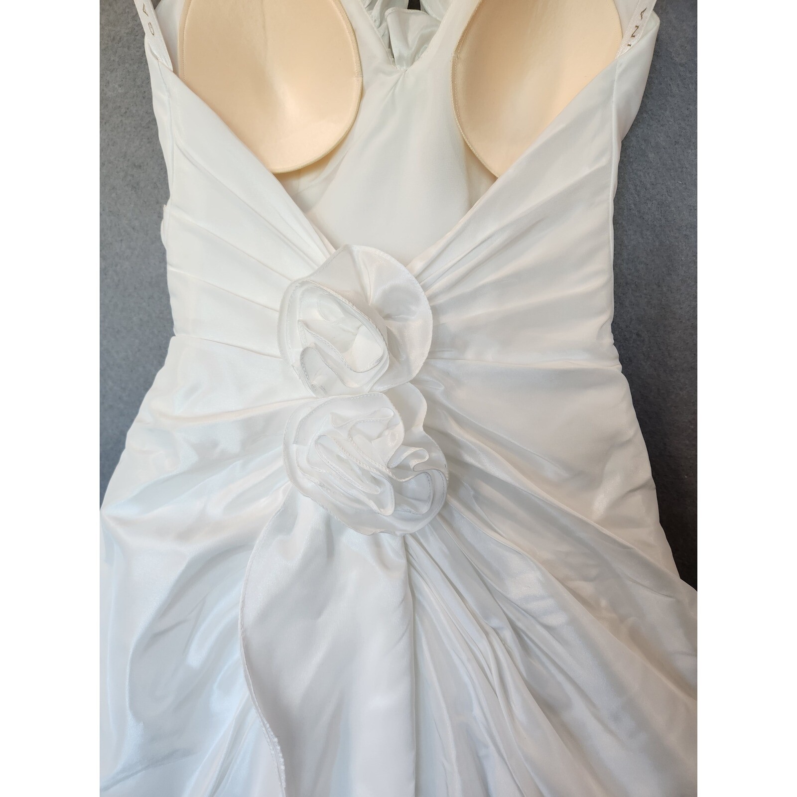 David’s Bridal Galina Satin Wedding Dress Sz 2 Halter Style Roses Small Train