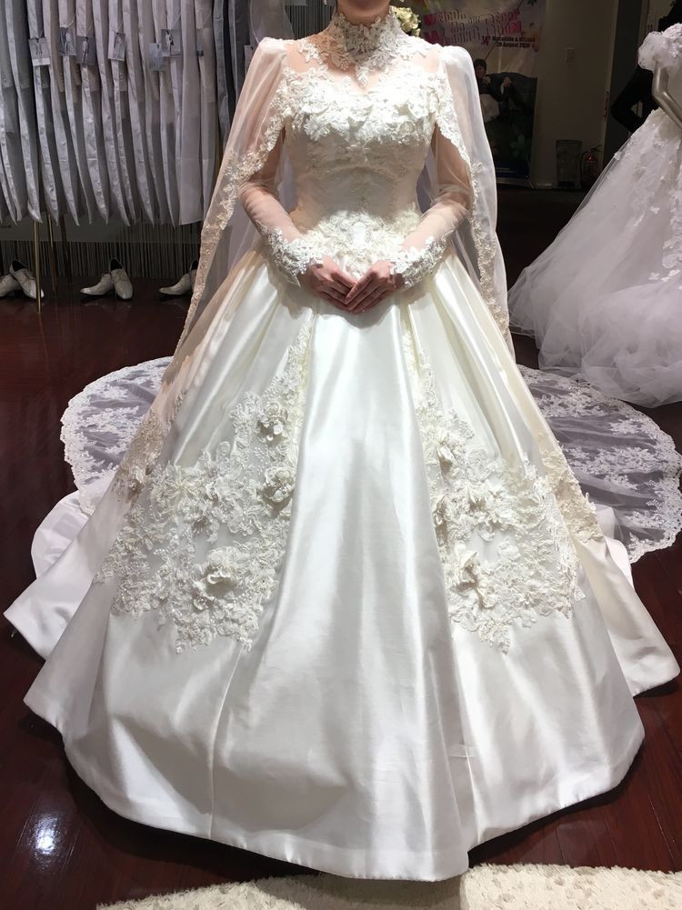 Vintage Wedding Dresses With Cape Lace Applique A Line Sweep Train Bridal Gown