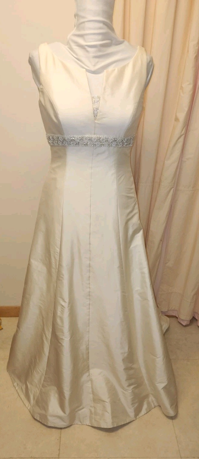 2 Be Bride 100% SILK Ivory Wedding Gown* sz8 beaded & Covered Buttons*Very Gd!!