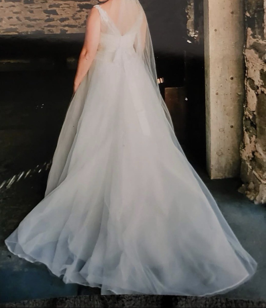 Size 14 David’s Bridal White V-Neck Ball Gown Dress Full Length Sleeveless
