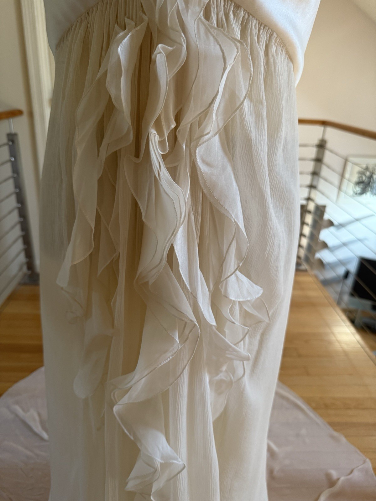 CAROLINA HERRERA 6 (10) Ivory Silk Chiffon OffShoulder Ruffled Wedding Dress NEW