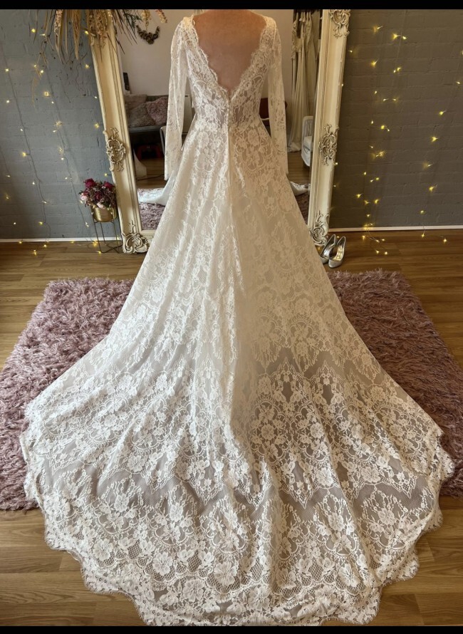 Vintage Full Lace Wedding Dresses V-Neck Long Sleeve Lace Appliques Bridal Gowns