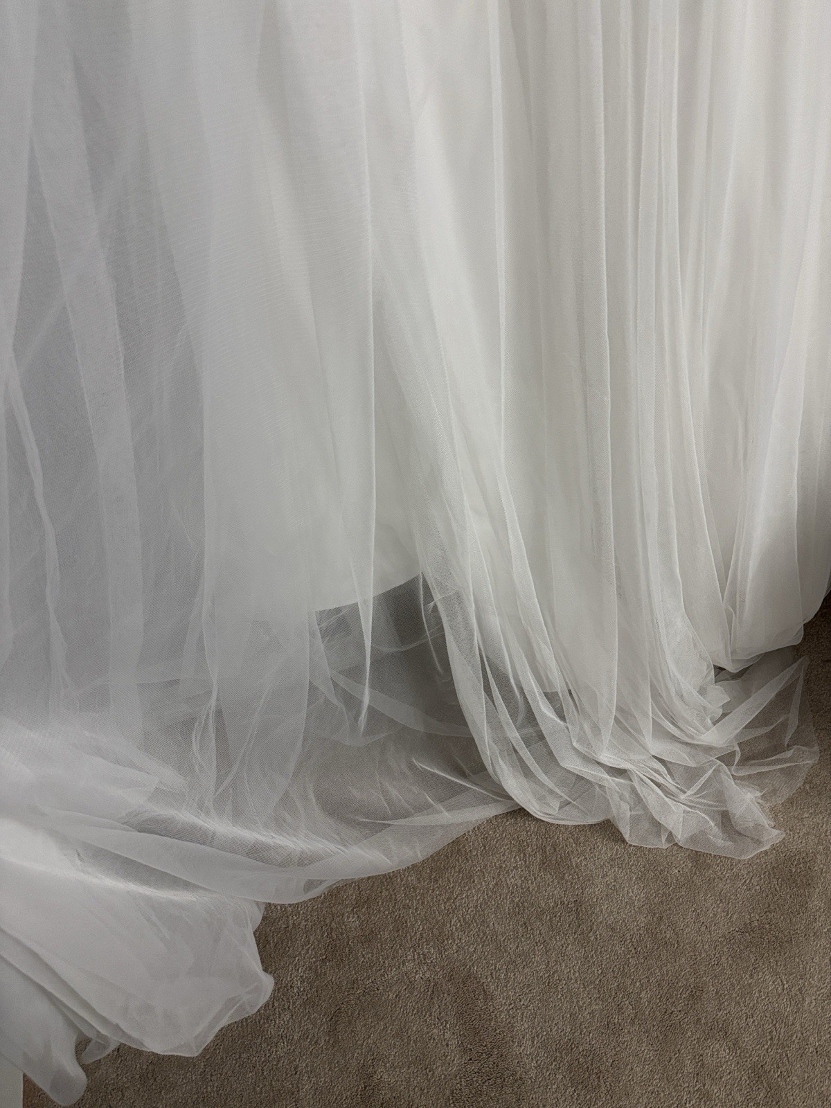 NWT Oleg Cassini CWG729 Off Shoulder Tulle Ballgown Wedding Dress White Size 4