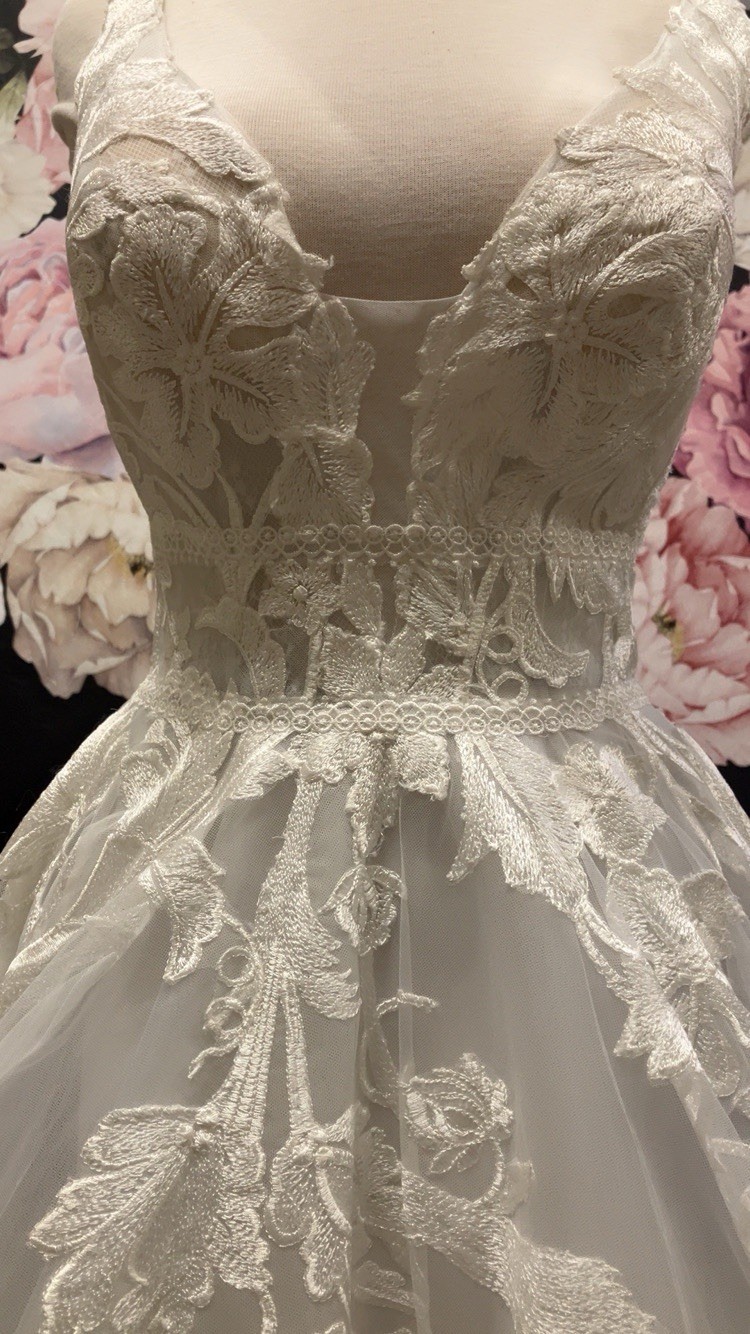 Wilderly Bride, By Allure Bridals. Adara / F142. Ivory / Platinum, Sze 8. Sample