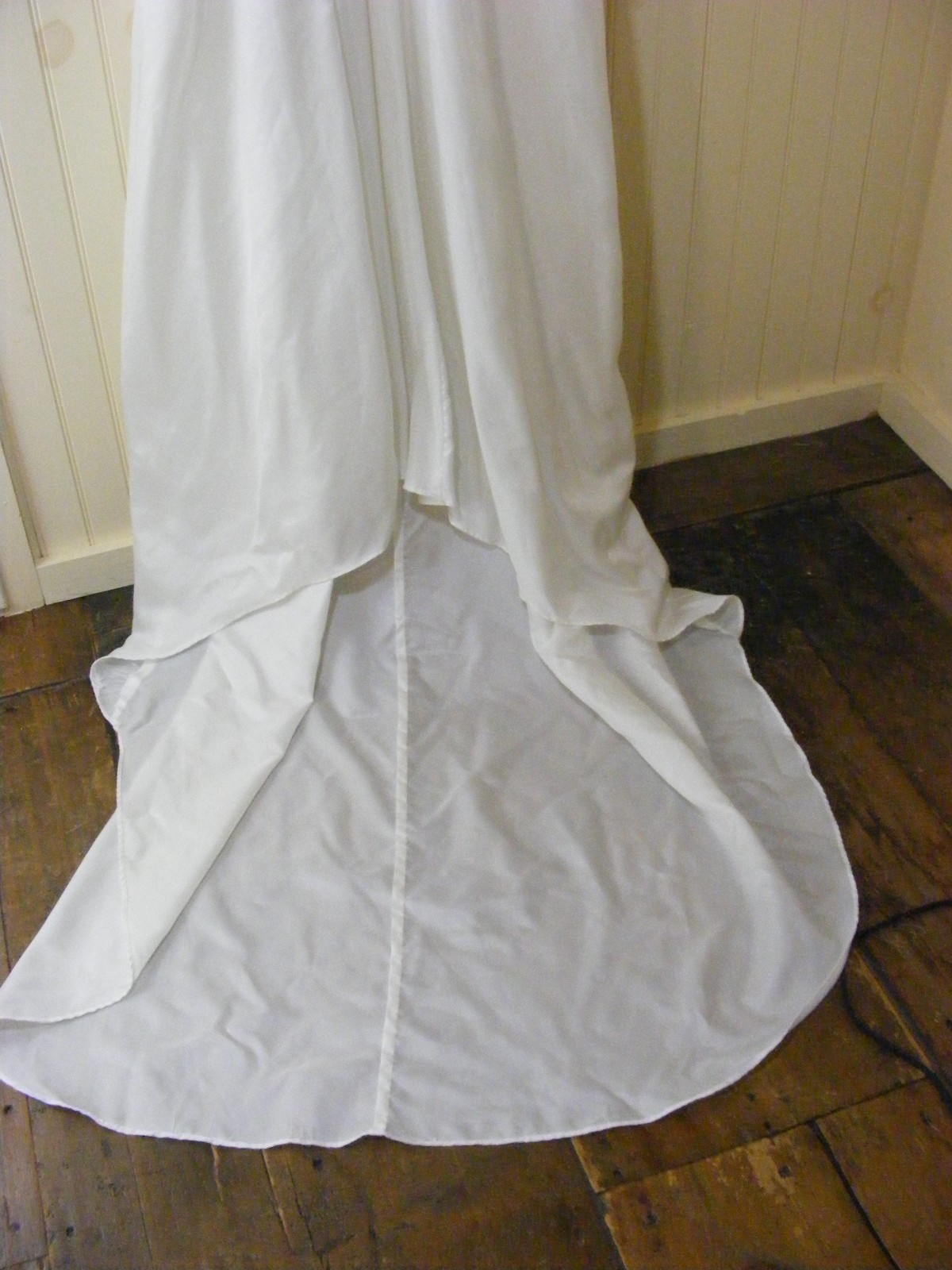 1942 WEDDING DRESS WWII BRIDAL WEAR RAYON FAILLE SWEETHEART NECKLINE LONG TRAIN
