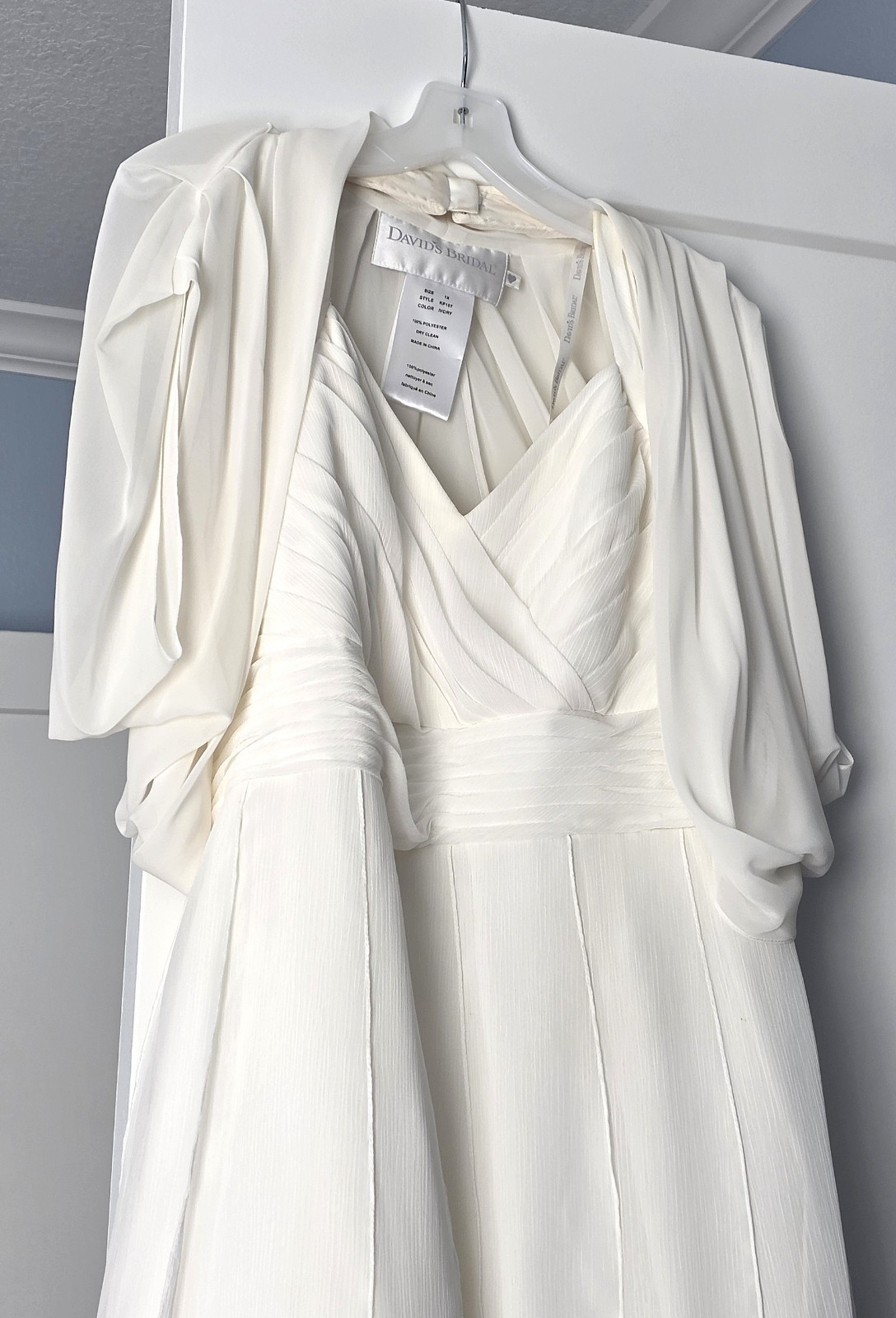 Soft & Flowing Ivory Wedding Dress by Galina Woman Size 20W, with matching Cape.