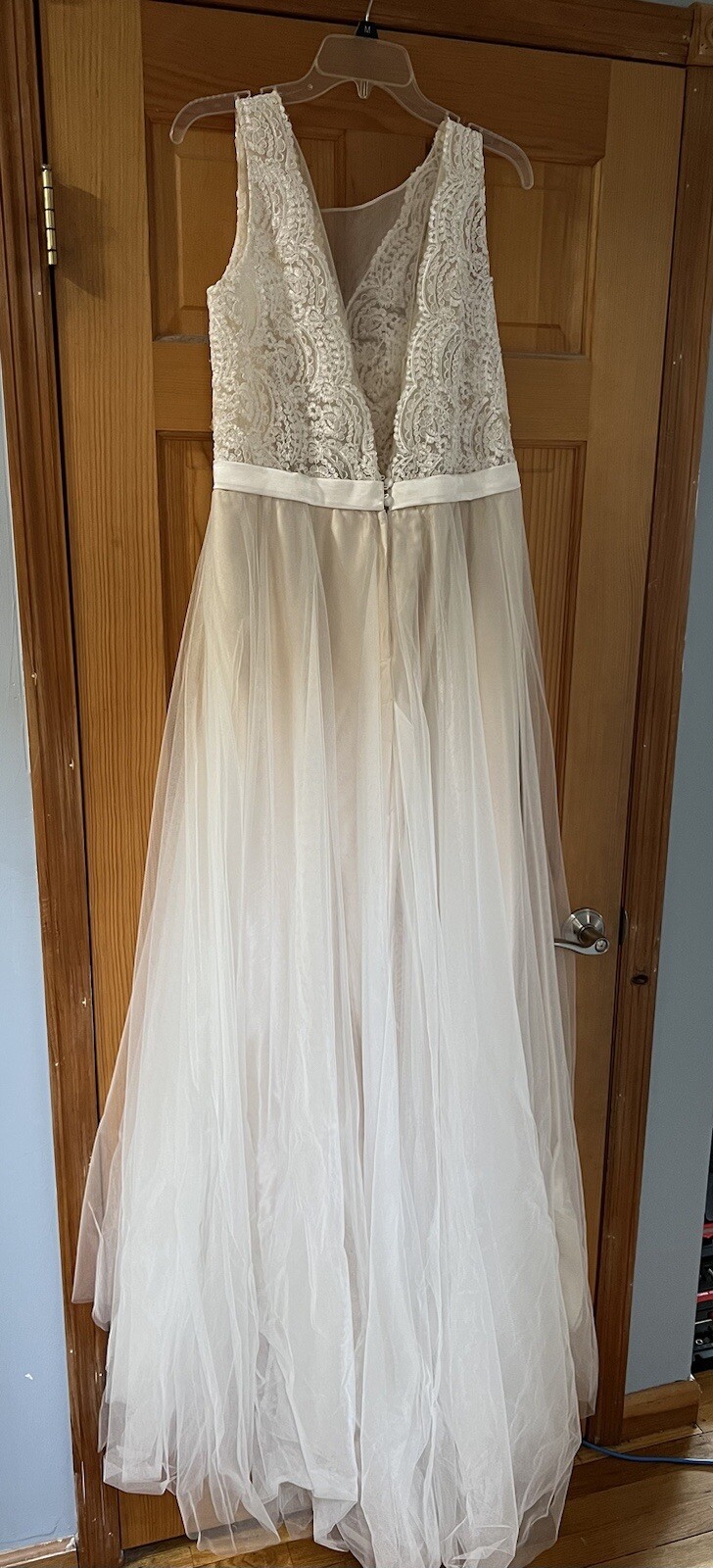 Brides wedding dress size 10/12 Lg. Perfect For A Beach Wedding. Off White