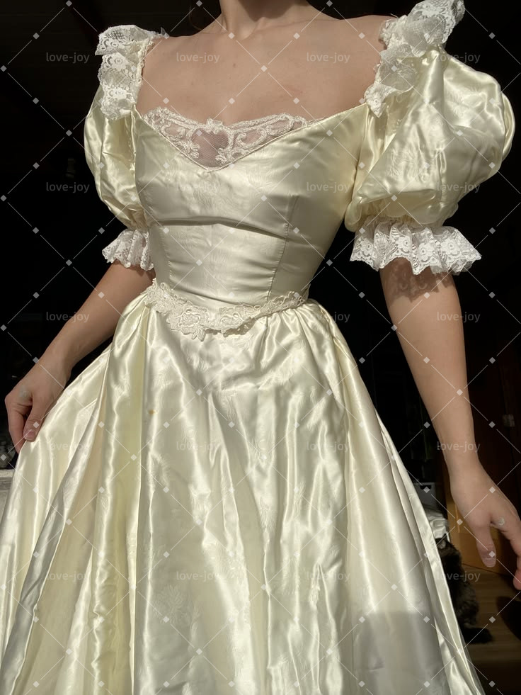 Vintage Ivory Satin Wedding Dresses Off Shoulder Puff Sleeve A-Line Bridal Gowns