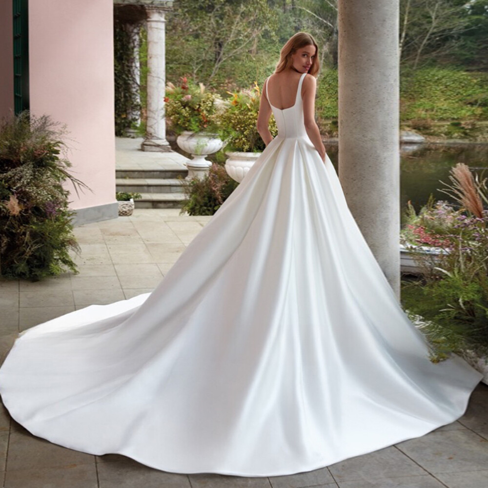 Simple Square Neck Sleeveless Backless Zipper Satin Wedding Dress with Pockets