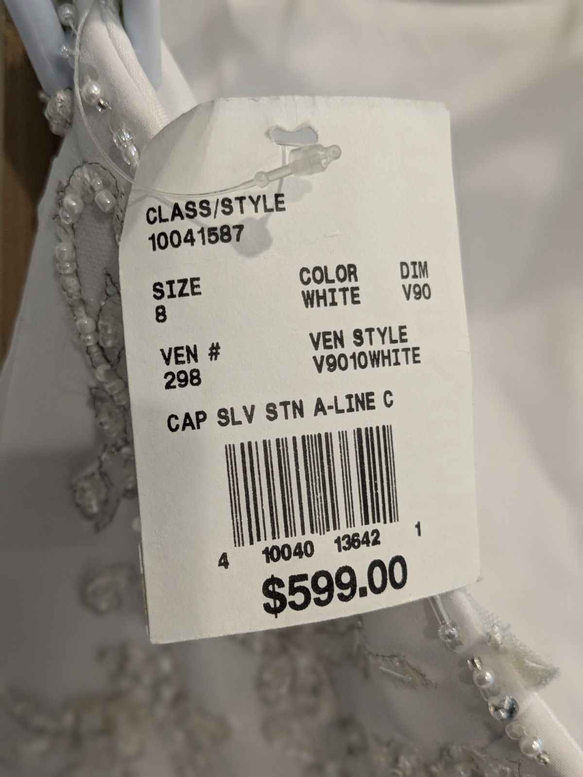 David’s Bridal Style V9010 Wedding Dress In Size 8