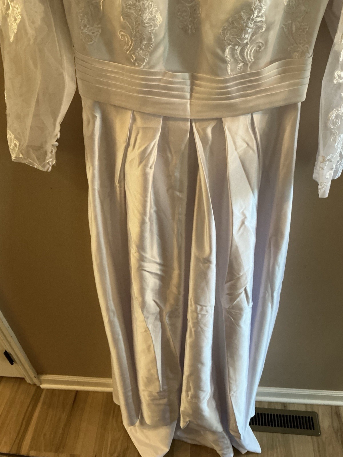 Brand New Size 16 Wedding Dress Satin and Sheer Bodice With Lace