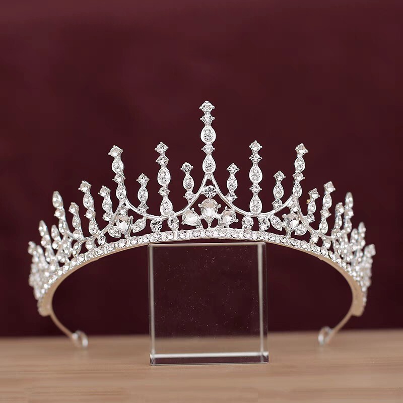 White French-Style Strapless Bridal Gown Train Wedding Dress & Bridal Crown