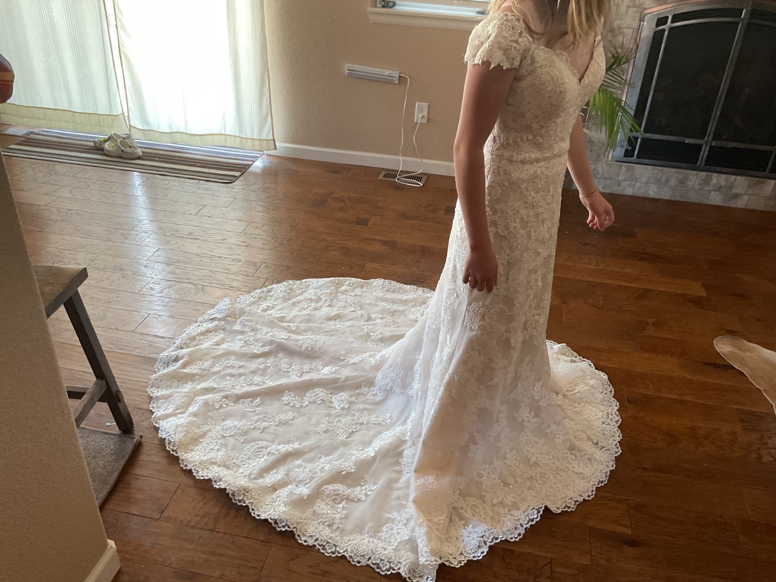 MADELINE GARDNER IVORY WEDDING DRESS WITH TAGS SIZE 6 STYLE 5616 NEVER USED