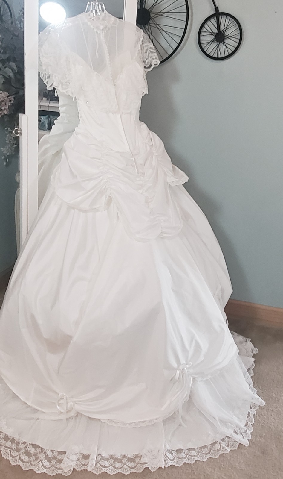 Satin & Lace White Wedding Gown Size 7-8