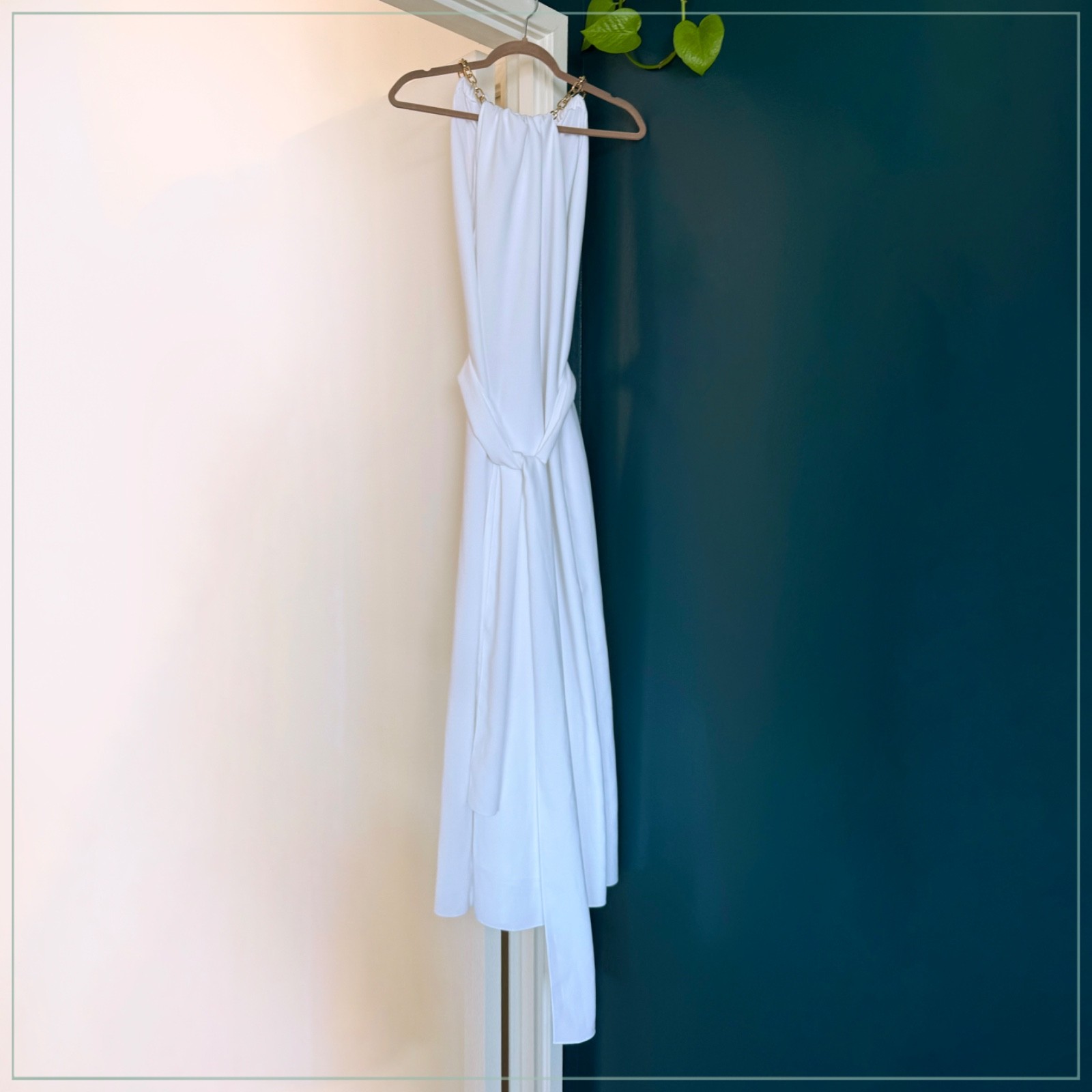 $3550 Carolina Herrera Chain Neck Matte Satin-Crepe Runway Dress