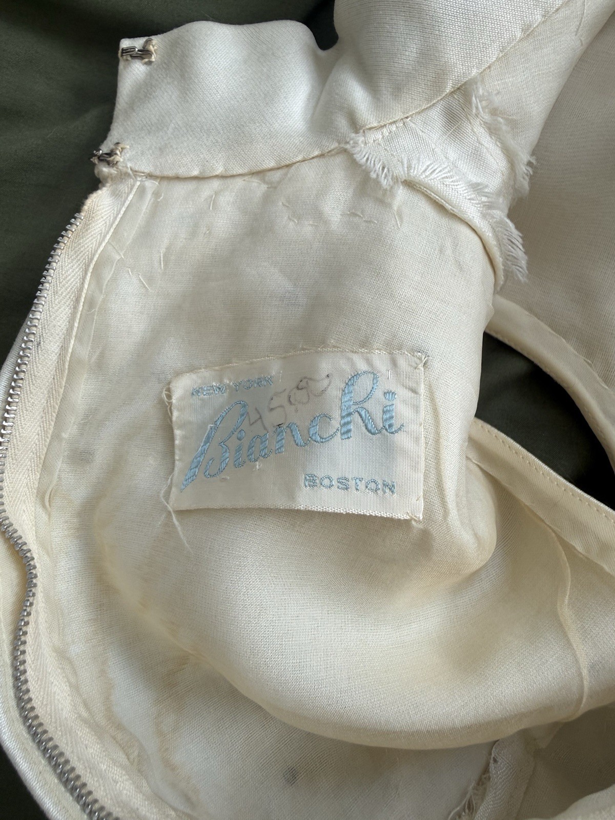 Bianchi Ivory High Neck Sleeveless vintage bridal wedding dress size 0-2