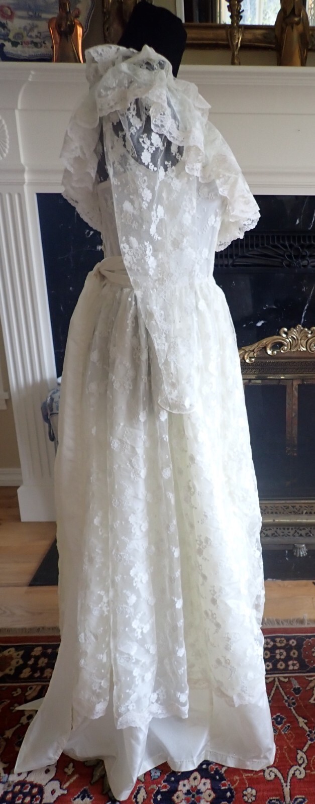 70s VTG Ivory Victorian Wedding Dress Lace & Taffeta Shawl Collar Tie Waist XS