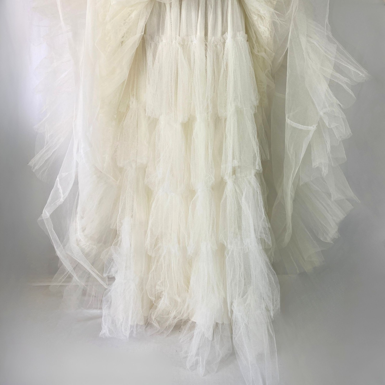Vintage 1960’s Ivory Lace Wedding Ball Gown XS 23” Waist Full Skirt Tulle