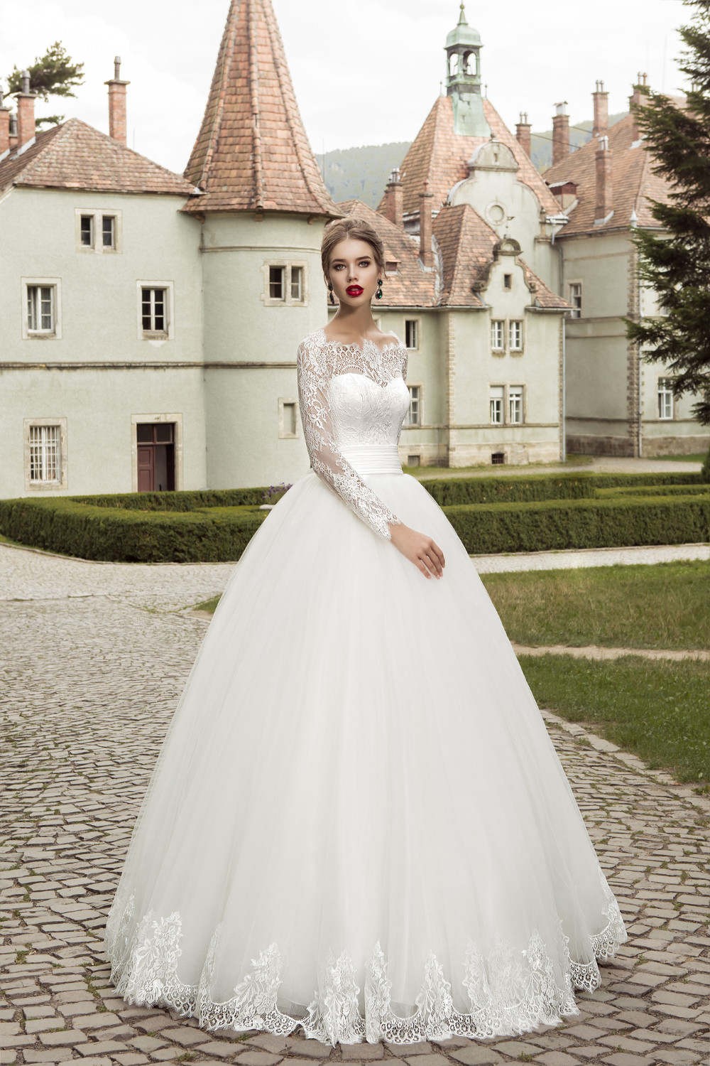 Long Sleeve Ball Gown Wedding Dresses Lace Applique Tulle BridalGown Custom Size