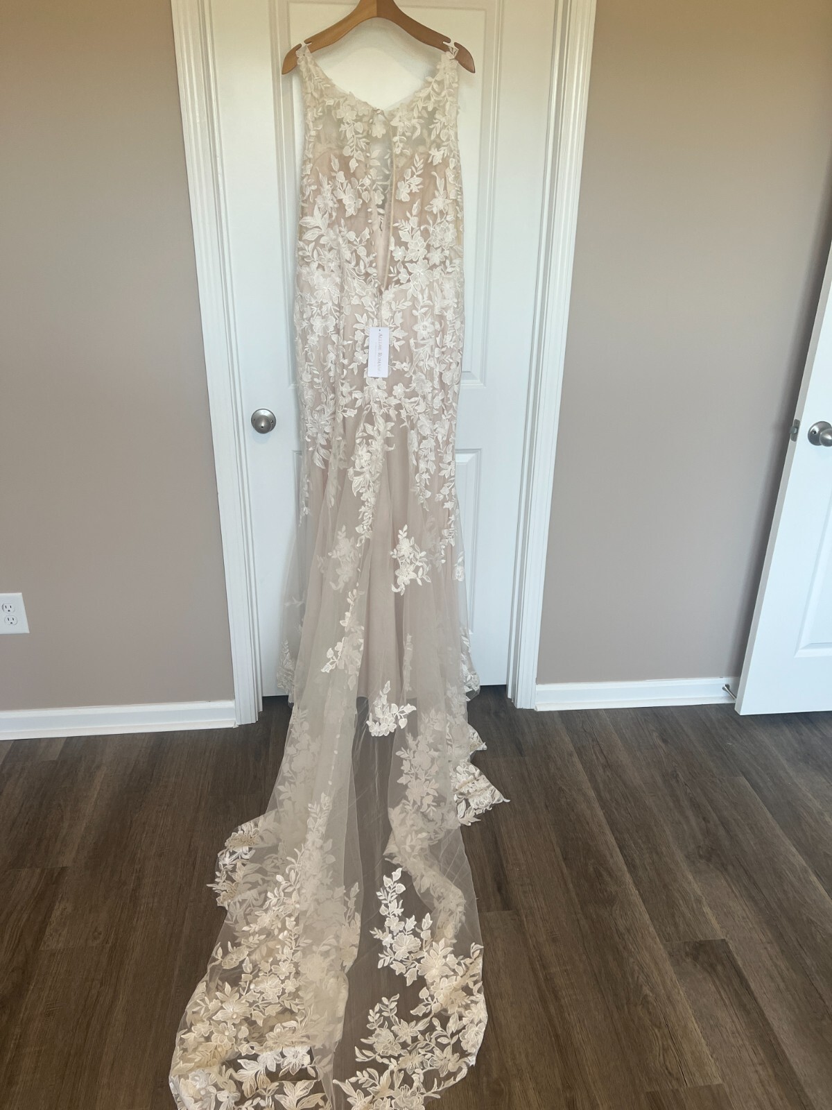 Sample Wedding Dress – Allure Romance Style R3610 – Size 18 – great condition