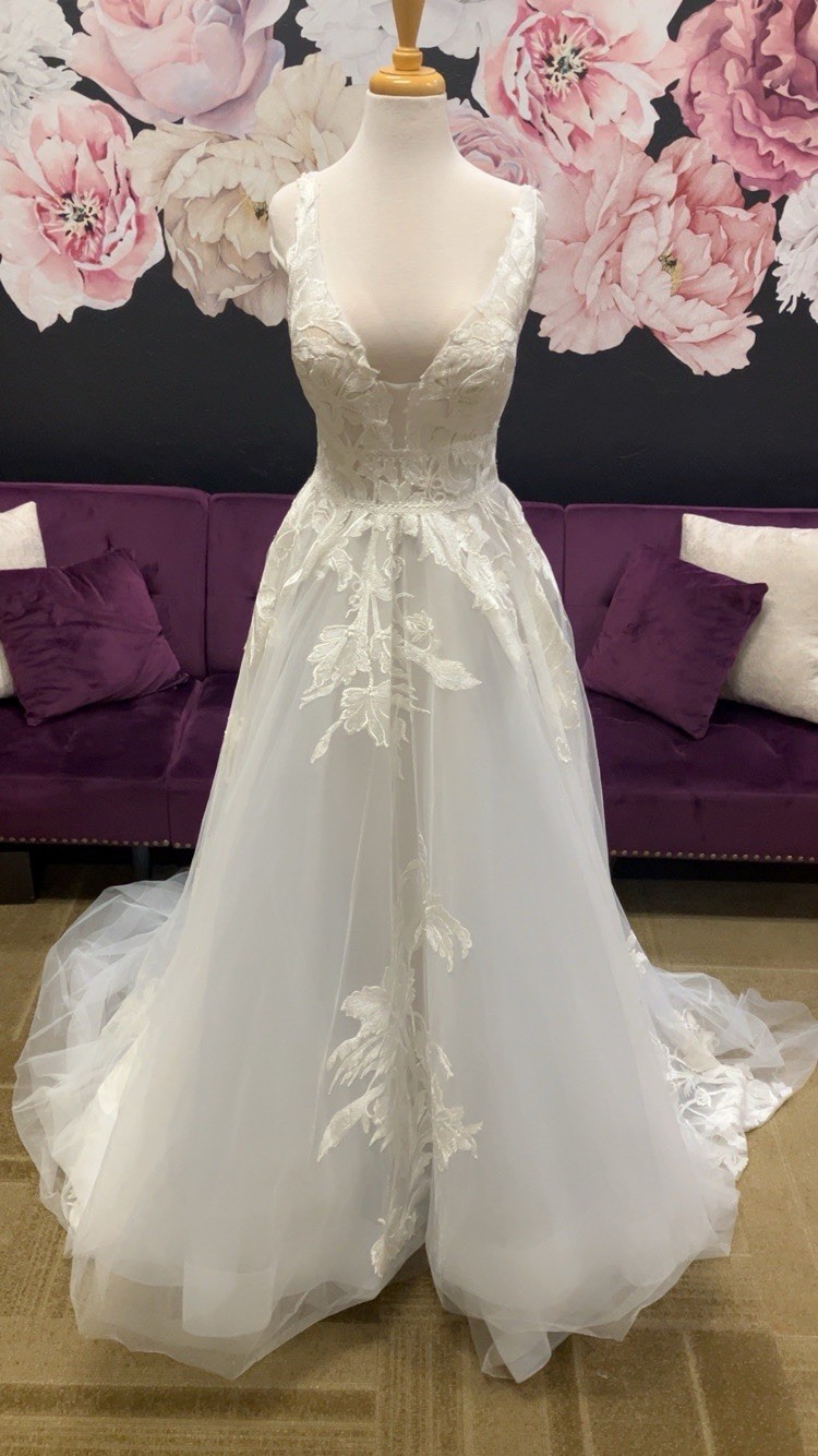 Wilderly Bride, By Allure Bridals. Adara / F142. Ivory / Platinum, Sze 8. Sample
