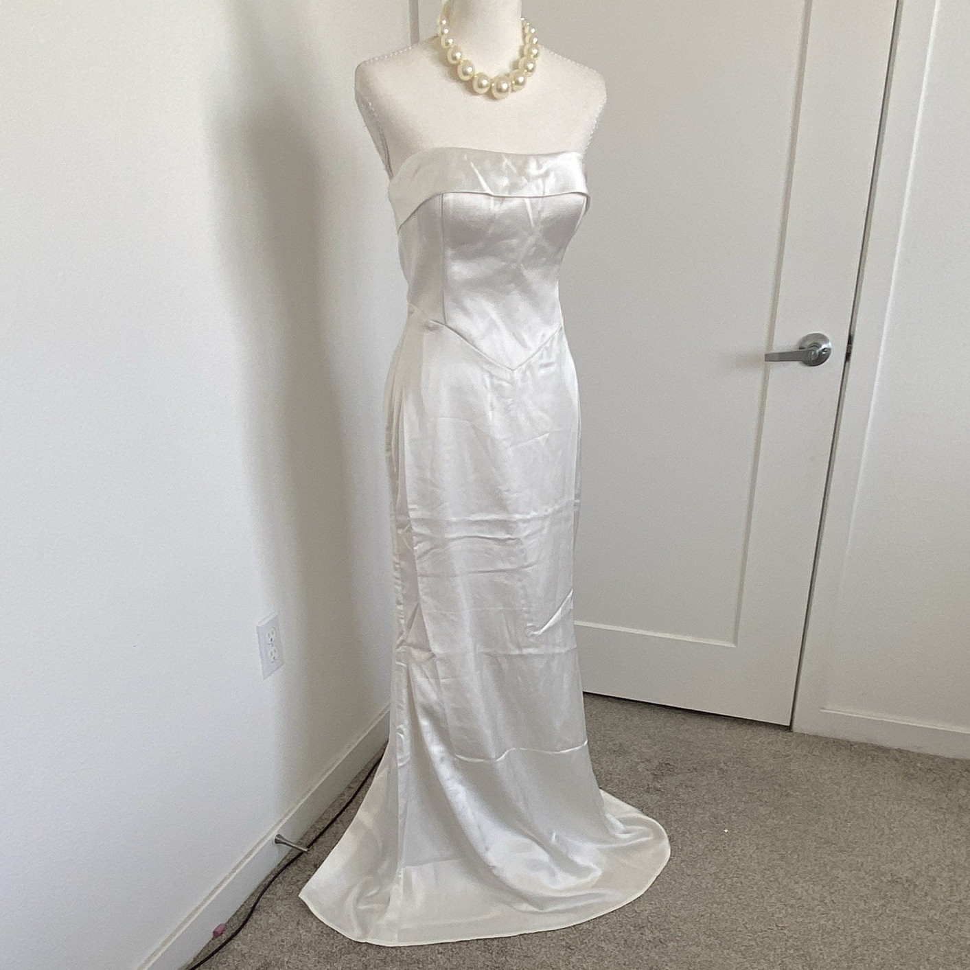 MESHKI White Strapless Satin Column/Sheath Full-Length Dress Size S