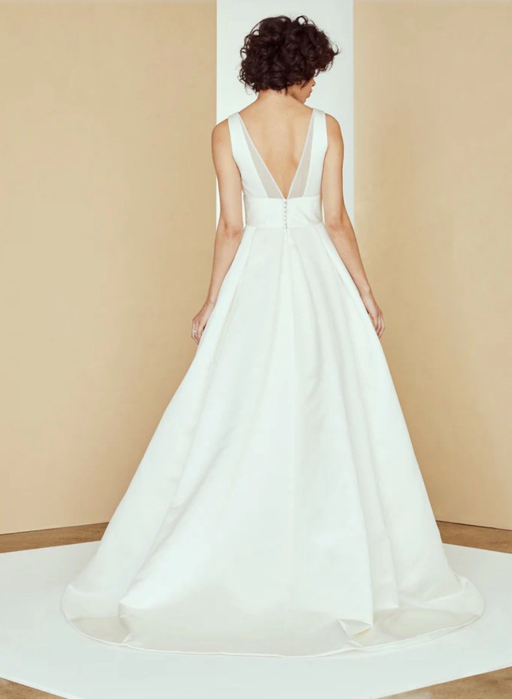Nouvelle Amsale “Hart” – Ivory Satin Sleeveless V Neck A Line Wedding Dress