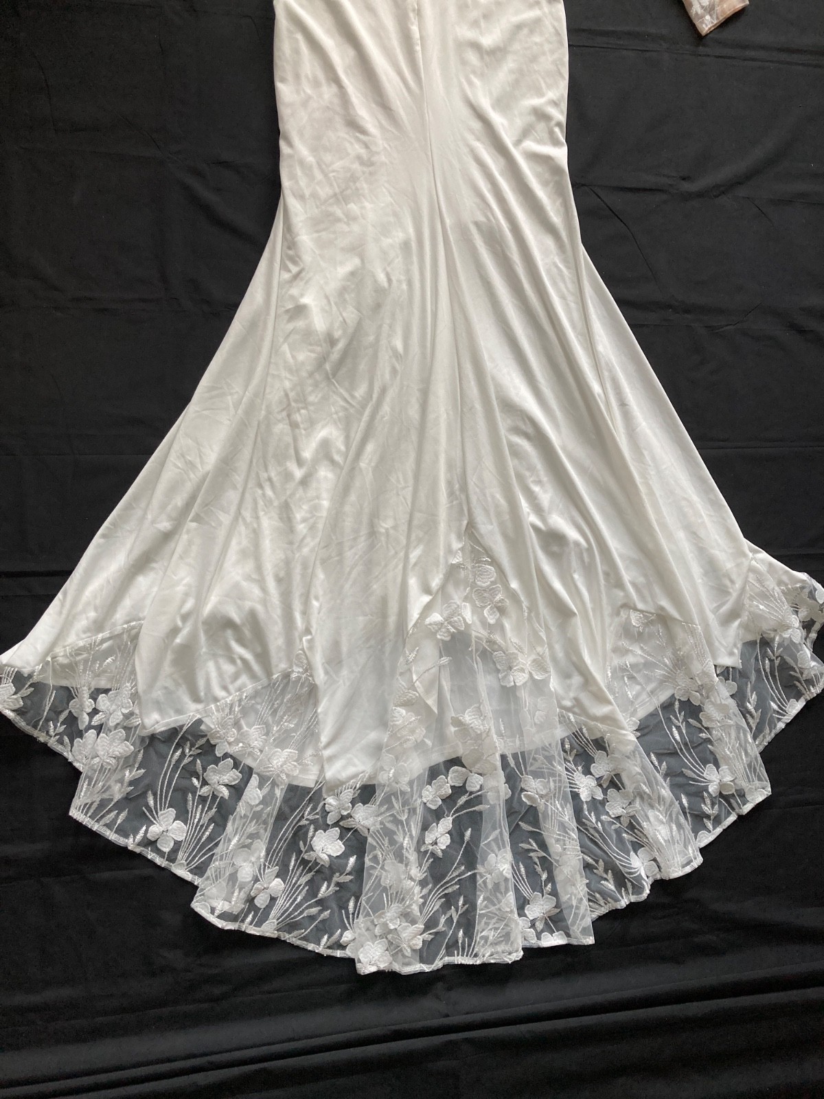 Women S Mermaid Wedding Dresses Long Sleeve Applique Buttons Back Bridal Gowns