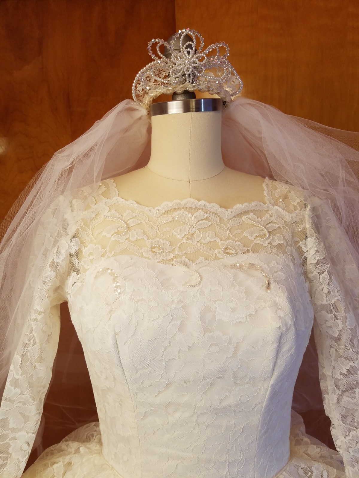 1950s/1960s Tiered Ruffle Lace Vintage Romantic White Wedding Dress XXS / XS