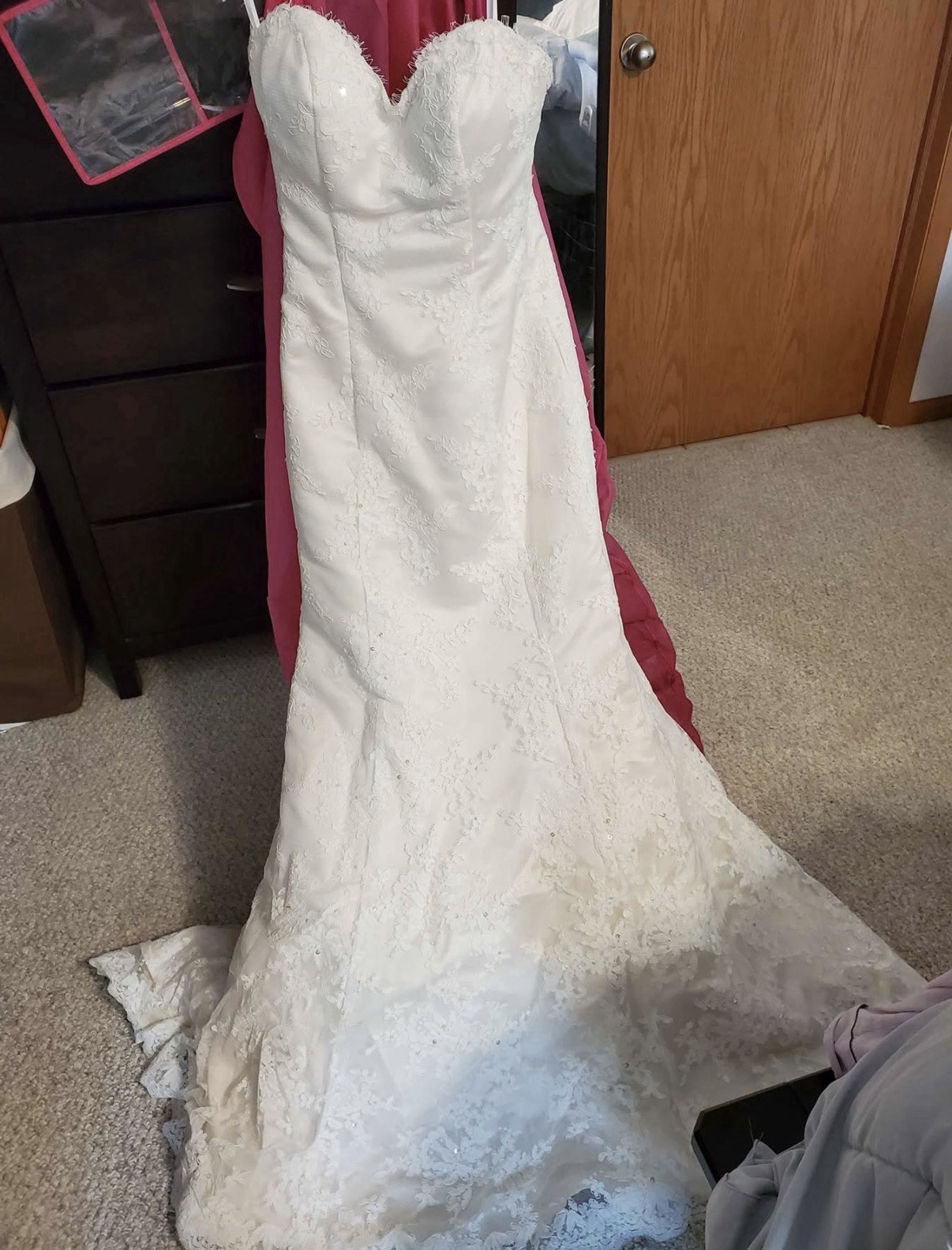 Ivory Sweetheart Sleeveless Lace Mermaid & Trumpet Wedding Dress Size 8 Train