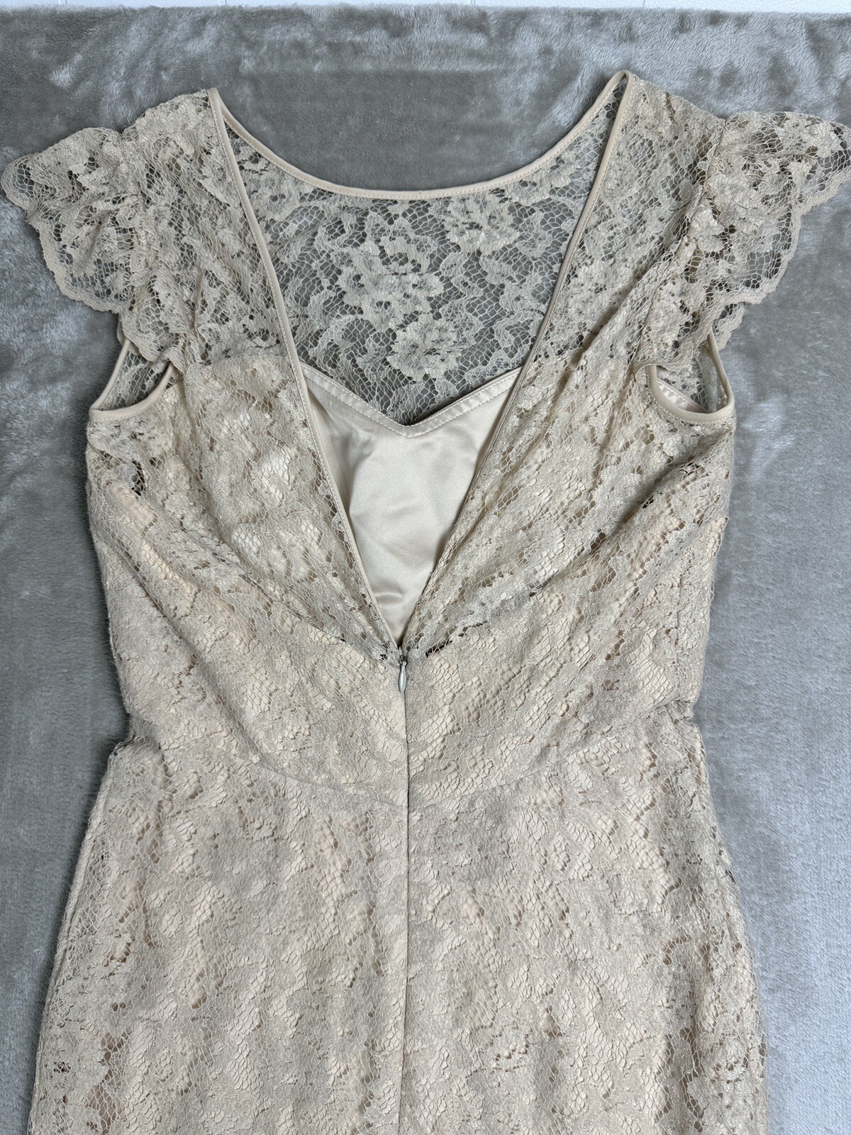 Amsale Wedding Gown Size 6 – Beige Ivory Lace Lightweight Feminine Mermaid Flare