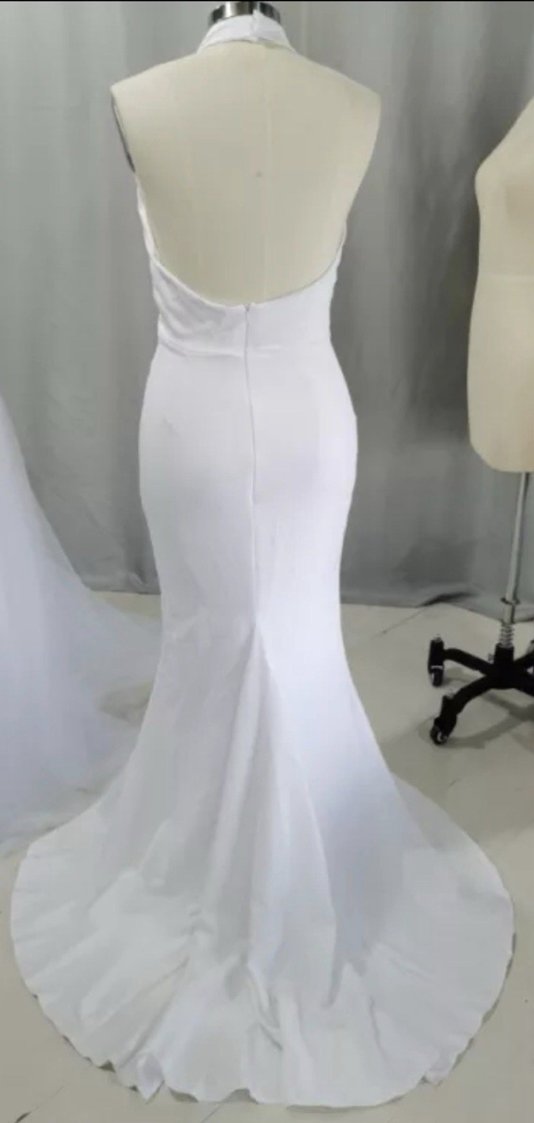 White Halter Neck Sleeveless Mermaid Trumpet Wedding Dress with Train