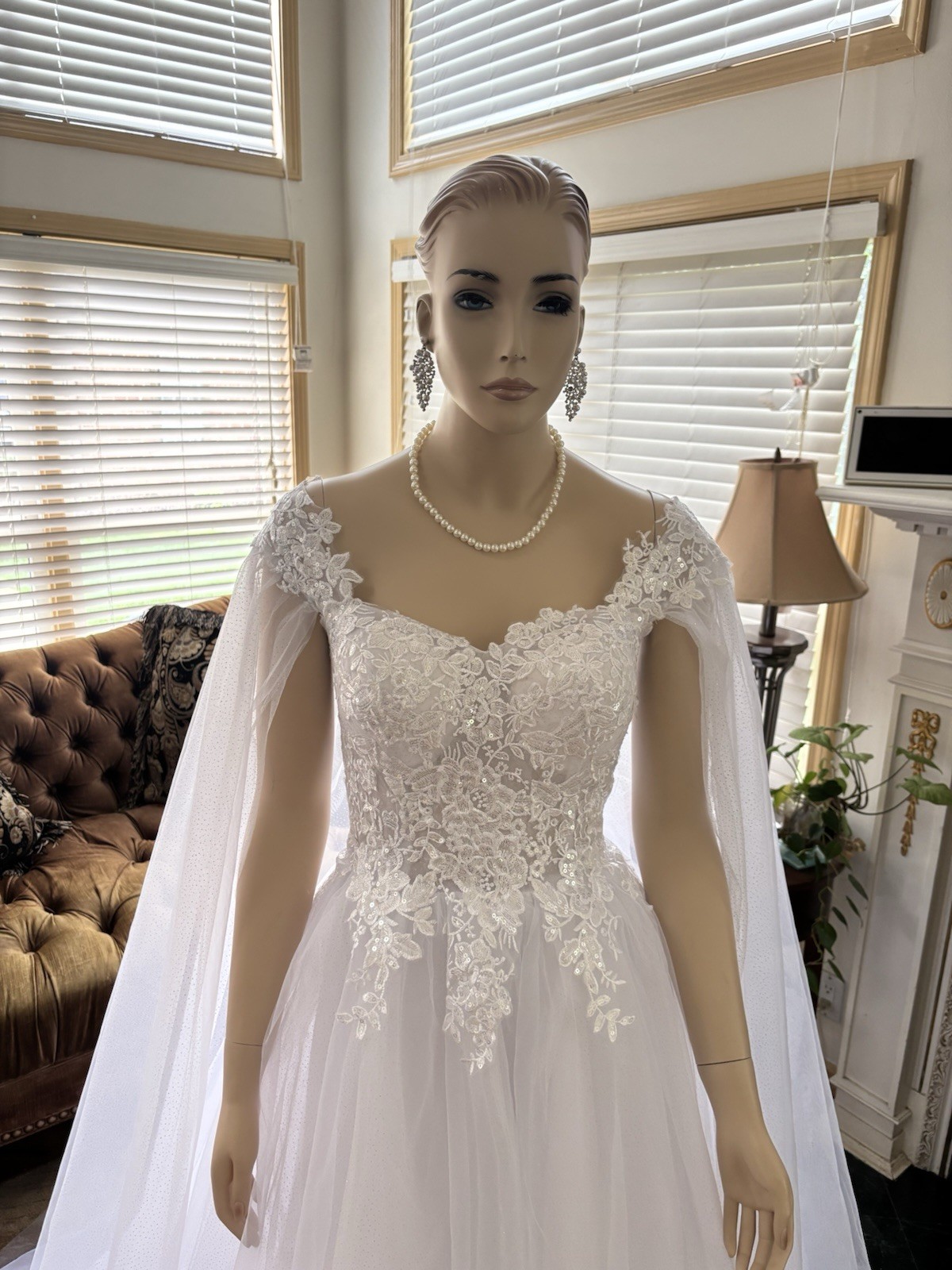 Unbranded Wedding Gown Size 12-16 White Wedding Gown With Cape Sleeves.