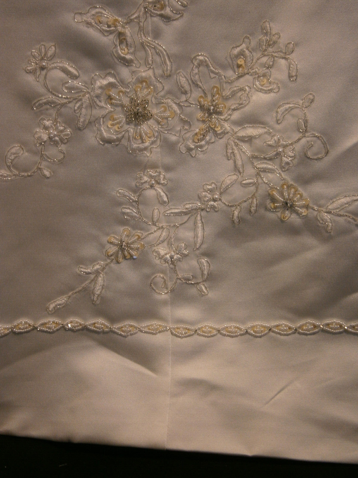 Venus 12 Wedding Dress Ivory Ballgown Lace Pearls Strapless Train Buttons Pretty