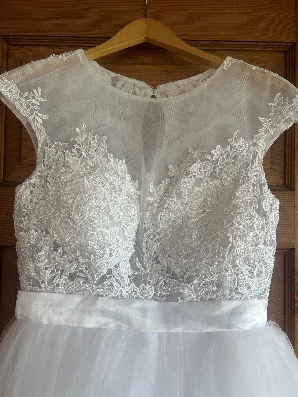 Bridal Gown Tulle Skirt Women’s Lace Appliqué Beach Wedding Dress