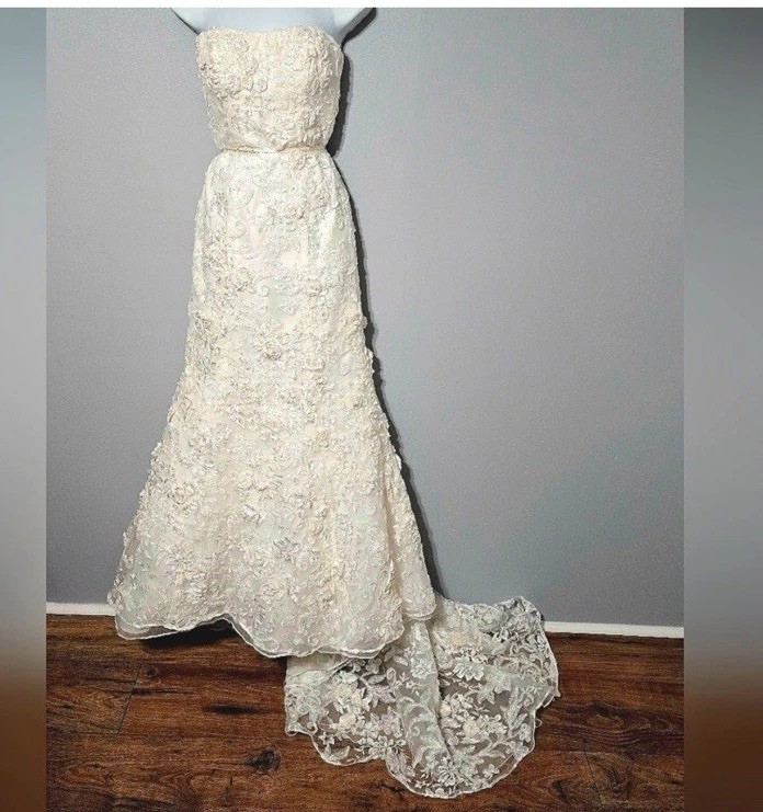 Oleg Cassini Subtle Pink 3D Floral Wedding Dress Size 2