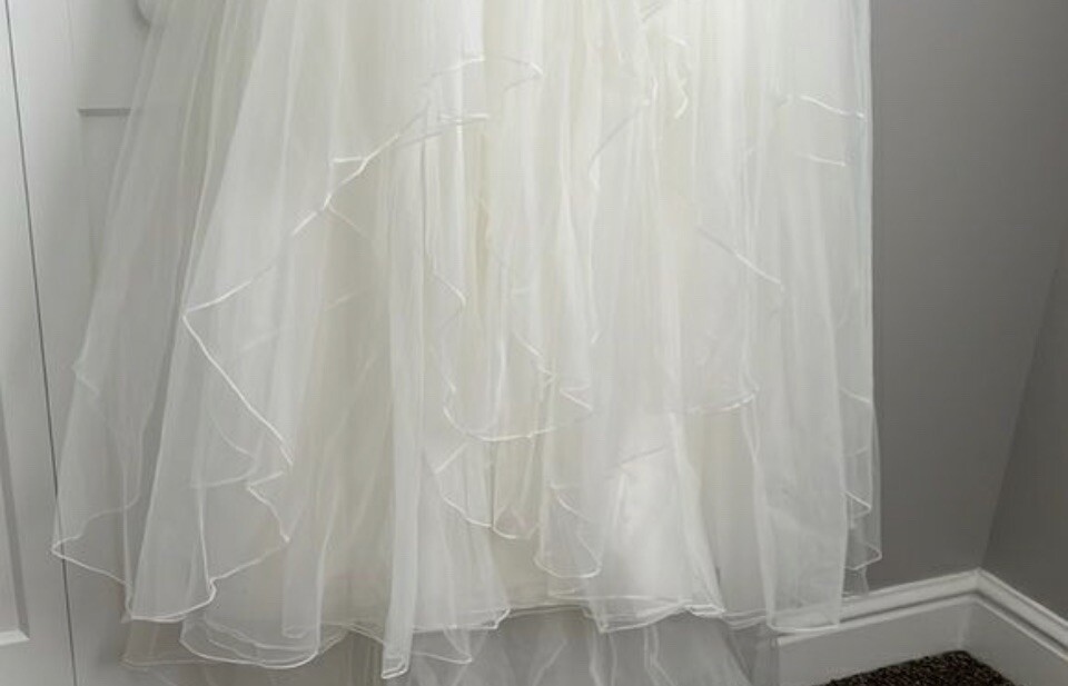 Vow’d Ivory Wedding Dress 2