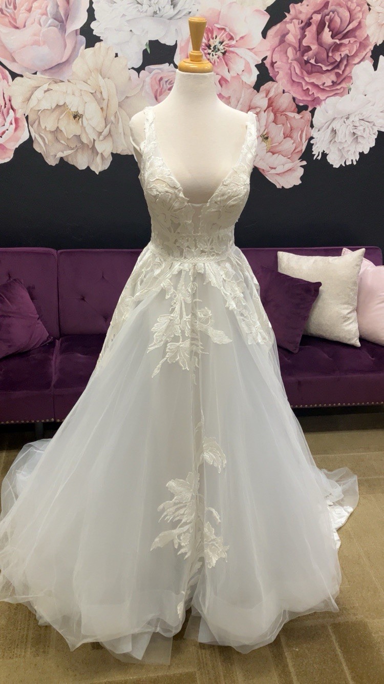 Wilderly Bride, By Allure Bridals. Adara / F142. Ivory / Platinum, Sze 8. Sample