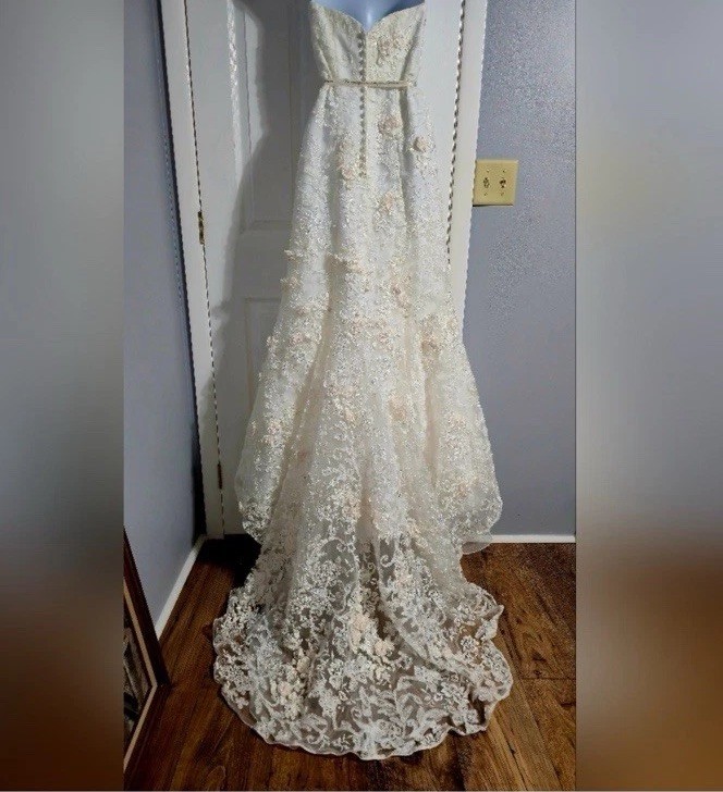 Oleg Cassini Subtle Pink 3D Floral Wedding Dress Size 2