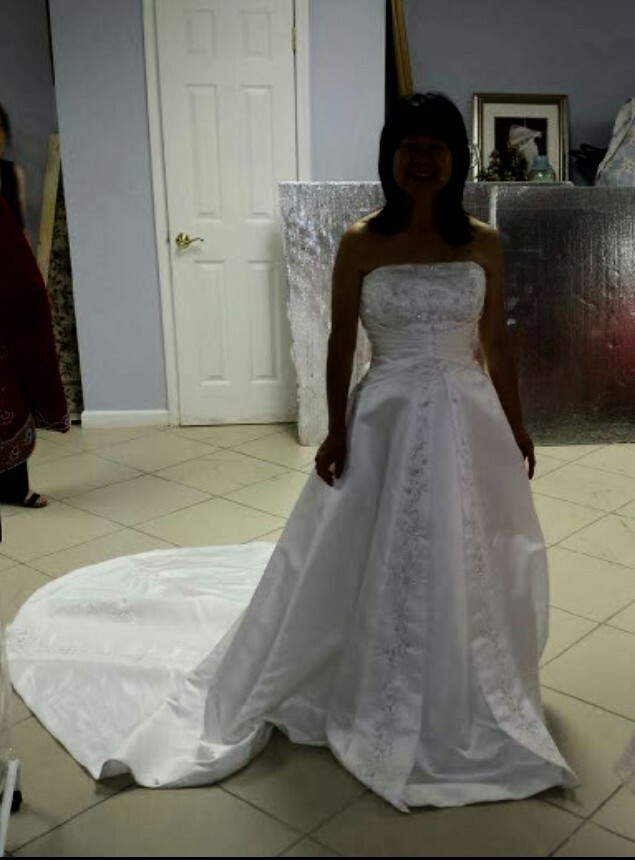 wedding gown size 6, unbranded, lace decor on front, beautiful train
