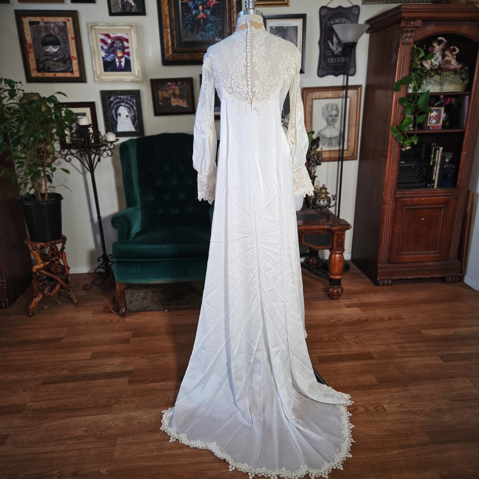 Vintage 70s White Lace High Neck Wedding Dress Long Sleeve Train Bridal Gown