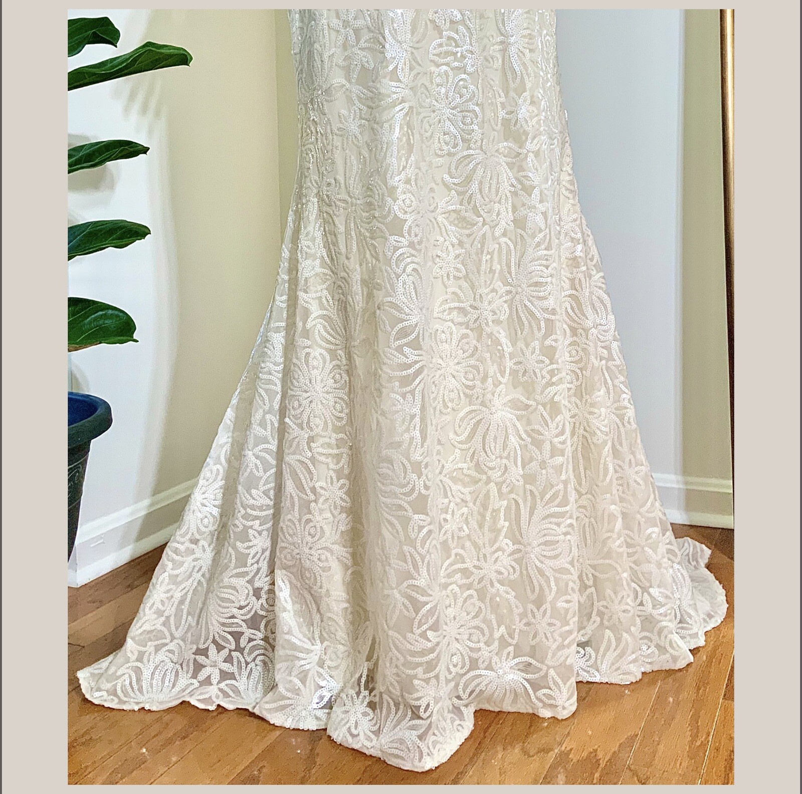 Willowby by Watters Fully Lace Pearl Button Seychelles Wedding Gown/Dress Size M