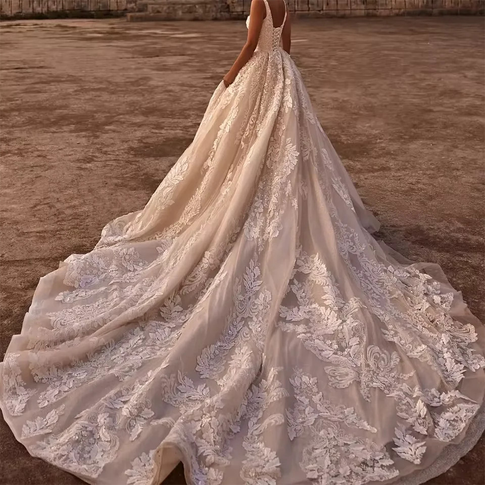 High-end Elegant V-Neck Pearls Lace Appliques Bride Wedding Dresses Bridal Gowns