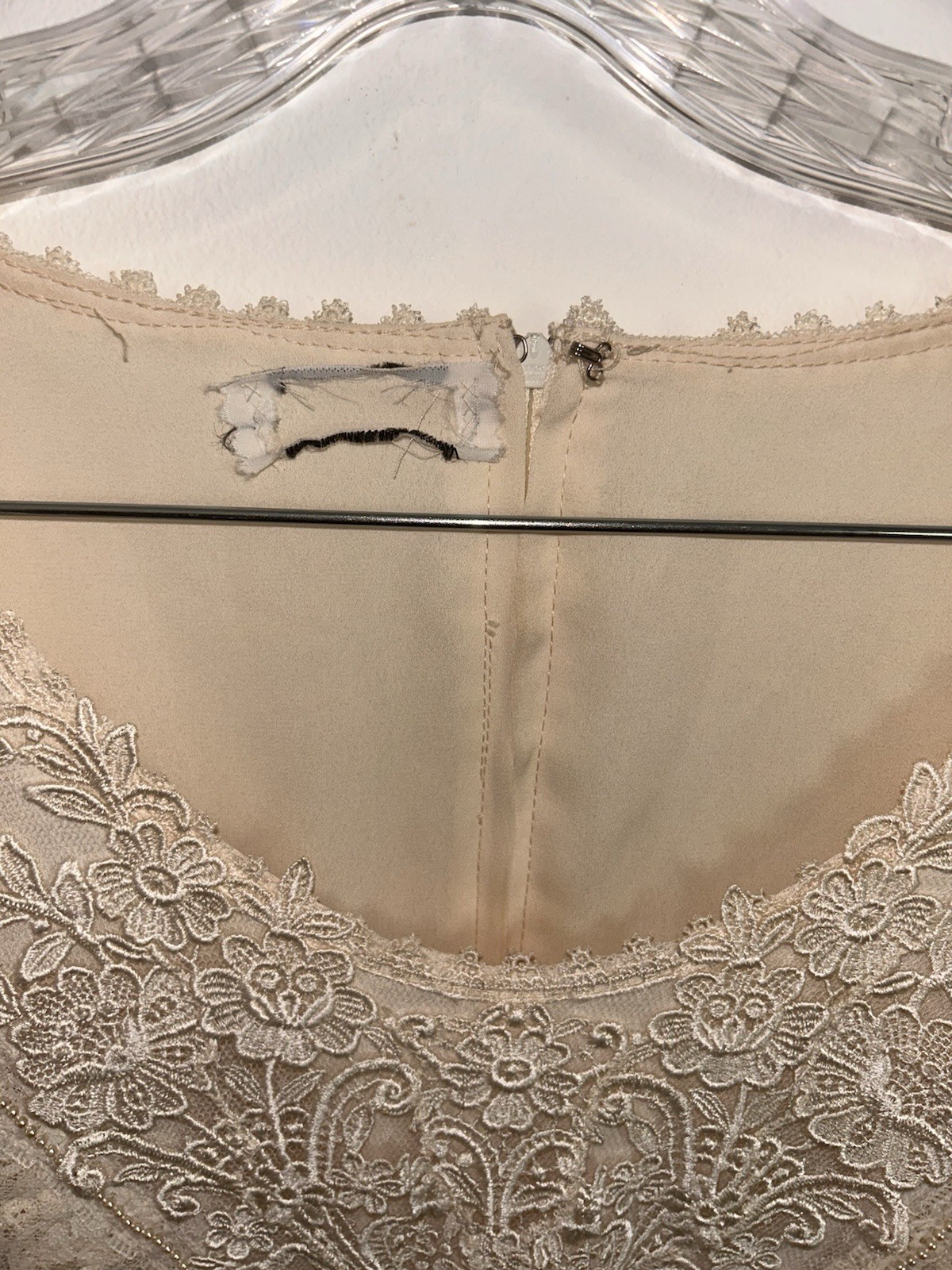 Vintage Ivory Lace Wedding Dress – Timeless Classic Bridal Gown – Unbranded