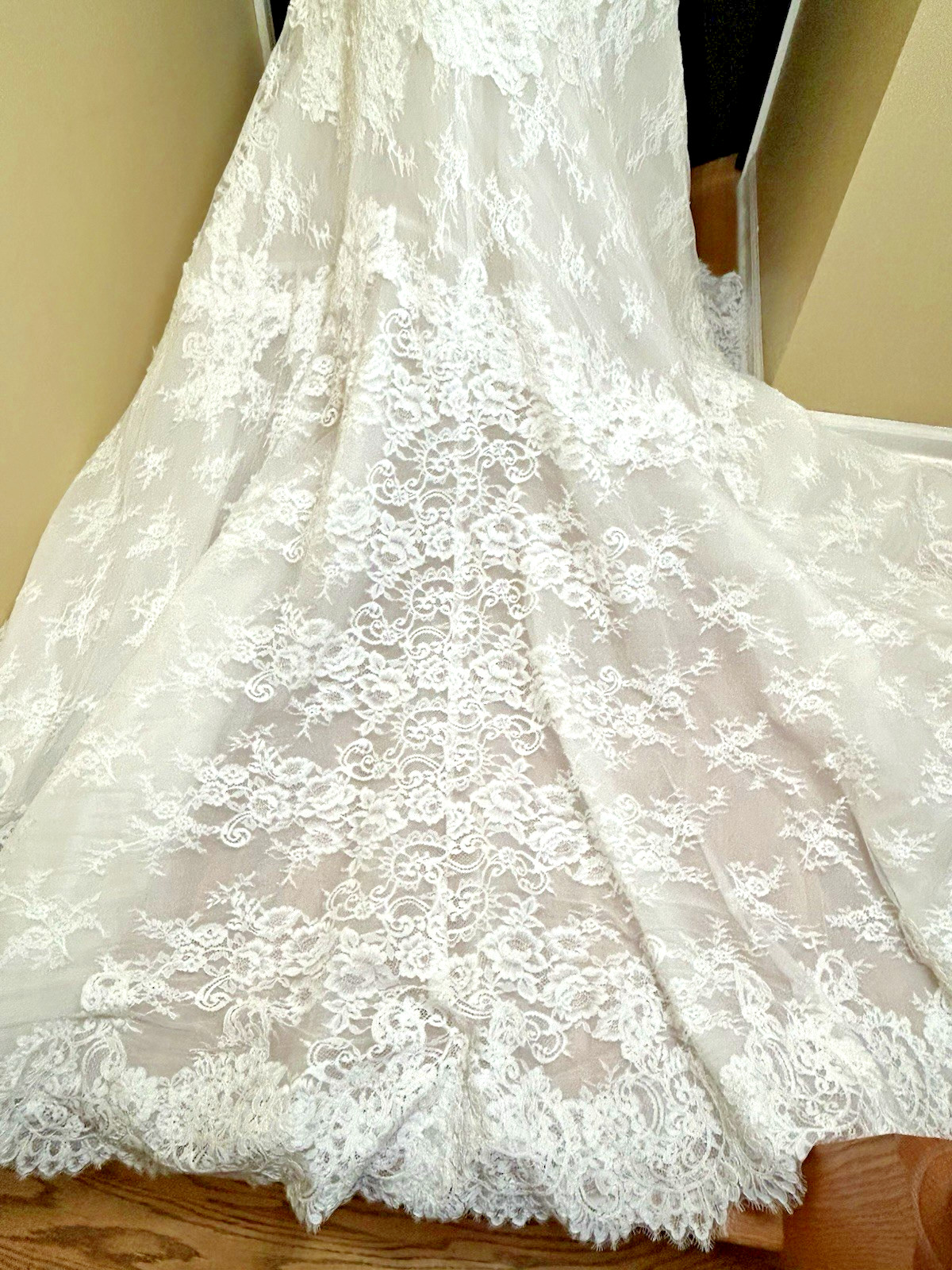 Pronovias Tisha Off White Wedding Dress with Tag Size 16