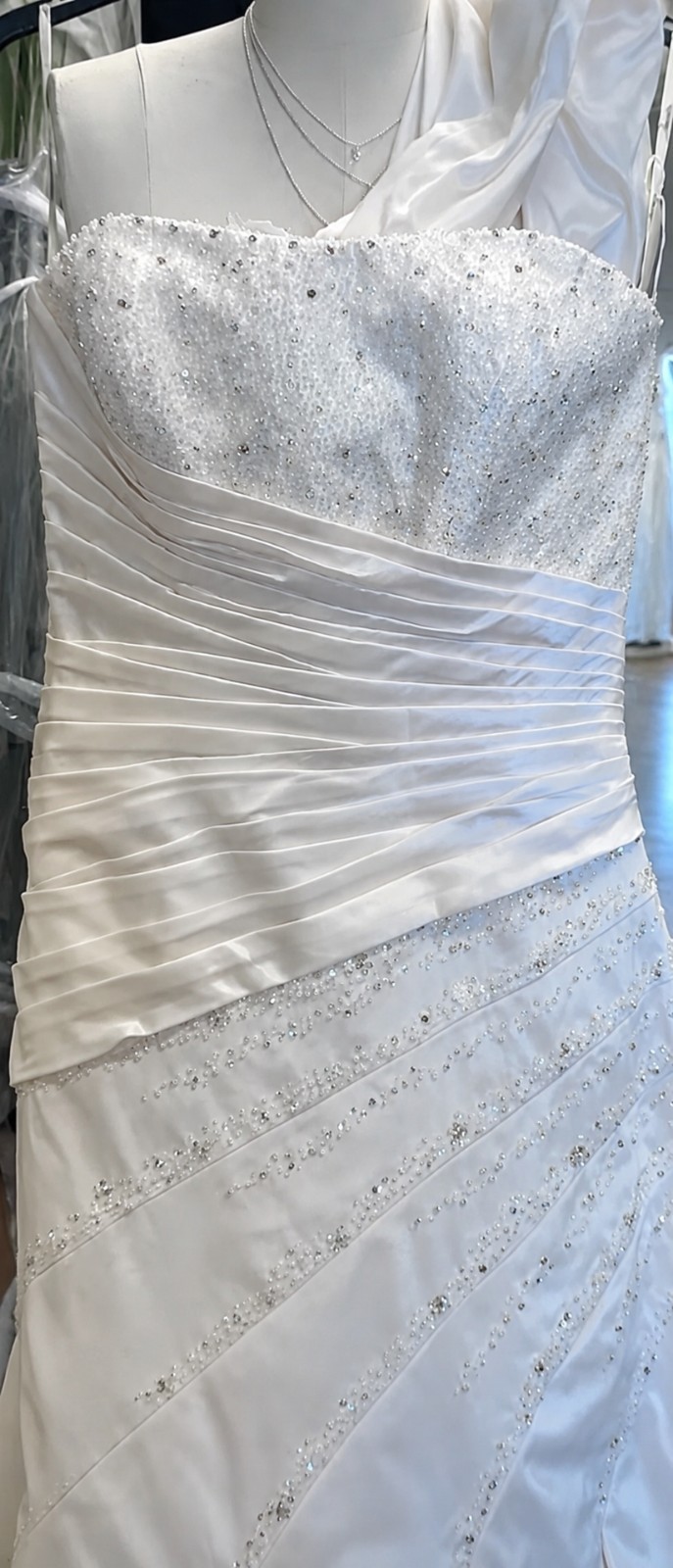 NWT Demetrios Style 2788 Designer Wedding Gown – White – Size 10 – Unaltered