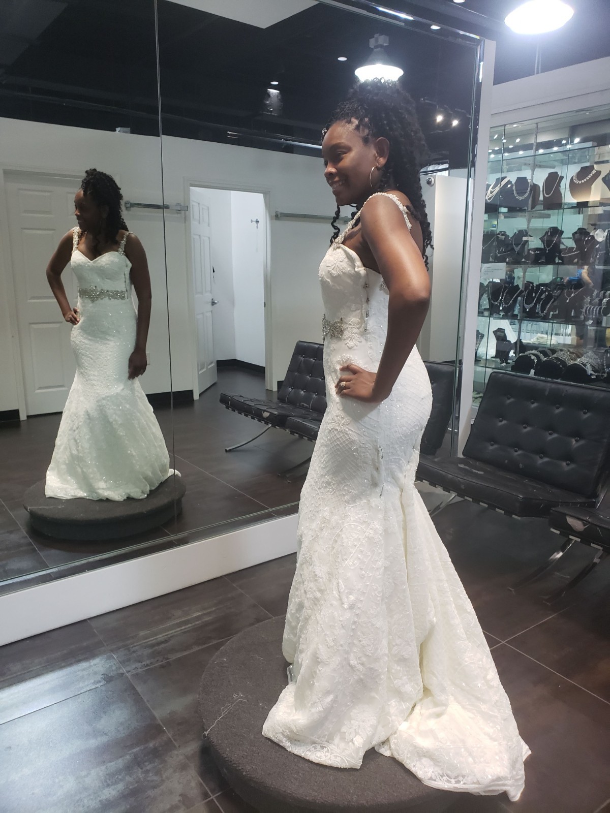 Selling: Stunning Authentic Ashley & Justin Bride Wedding Gown